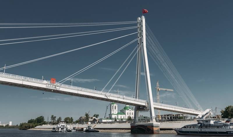 На тюменской набережной проводят генеральную уборку - nashgorod.ru