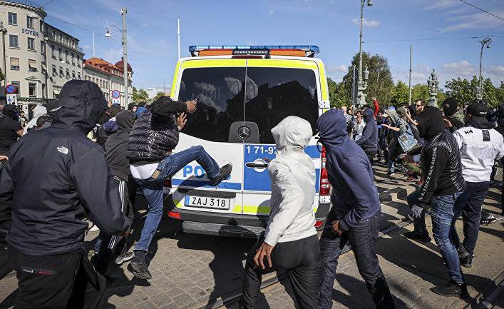 Джордж Флойд - Dagens Nyheter (Швеция): митинговать против американского полицейского насилия — это абсурд - inosmi.ru - Швеция