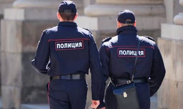В Сургуте полицейский при задержании женщины за нарушение режима изоляции применил прием полицейского из Миннеаполиса - og.ru - Сургут
