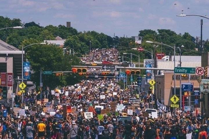 Майк Пенс - В США рассказали, как протесты сказались на росте числа заражений COVID-19 - mk.ru - США