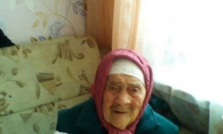 В Башкирии чиновники подарили бабушке-ветерану чай с конфетами - news102.ru - Башкирия