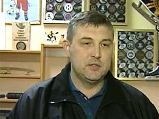 Минчанин десятки лет коллекционирует хоккейные шайбы - tvr.by
