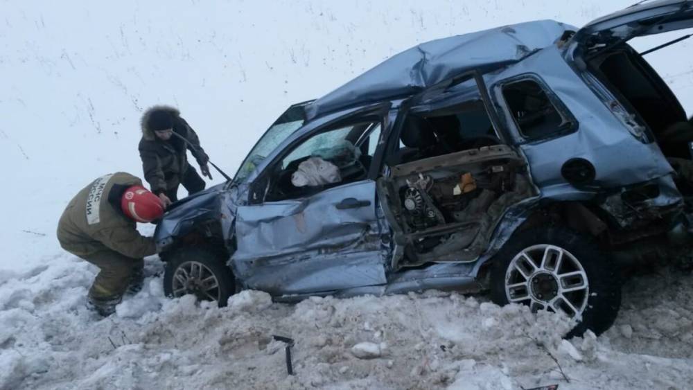 КамАЗ снес иномарку: два человека погибли в страшном ДТП в Башкирии - news102.ru - Башкирия