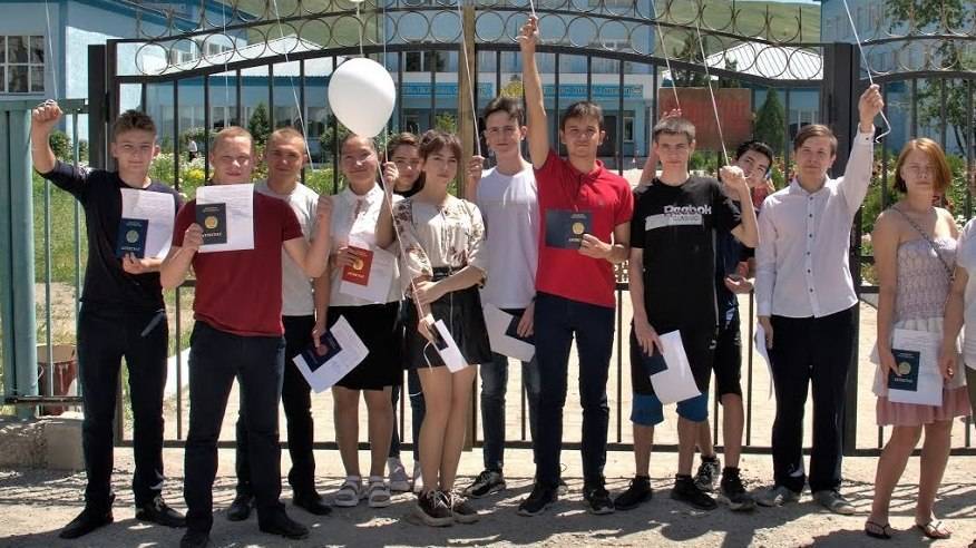Выпускники школ получат аттестаты без экзаменов - newizv.ru