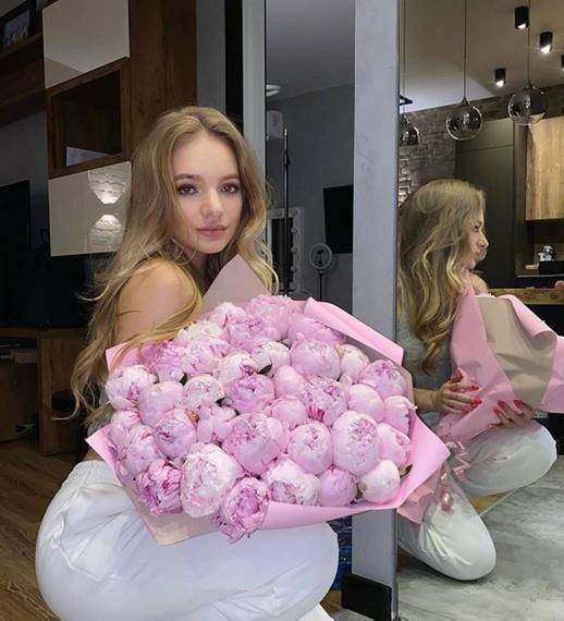 Елизавета Пескова - Елизавета Пескова поделилась архивными кадрами с матерью и ее советами девушкам - actualnews.org - Россия