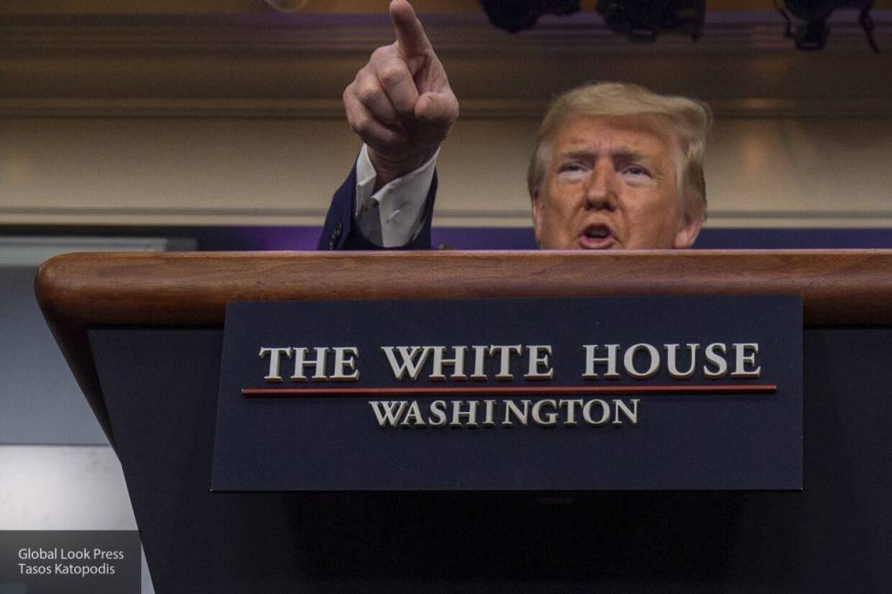 Дональд Трамп - Владимир Васильев - Трамп отвлекает население США от беспорядков острыми заявлениями в сторону Китая - politros.com - Россия - Китай - США - Гонконг - Канада