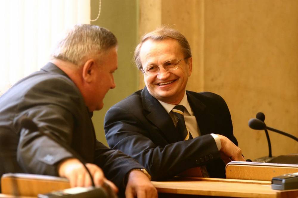Стартом политической карьеры Нечаев обязан своему соученику по факультету электронной техники Мордовского госуниверситета Николаю Ивановичу Меркушкину - stolica-s.su - Иркутская обл. - Швеция - Индия - Мордовия - Новгородская обл.