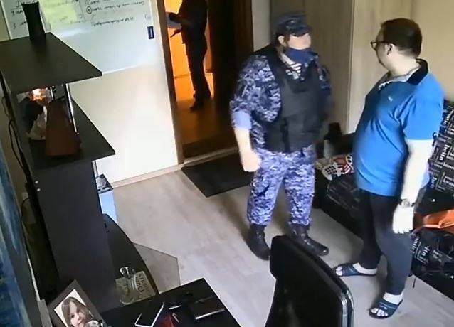 Росгвардия наказала сотрудника, угрожавшего подбросить наркотики москвичу - vm.ru - Москва