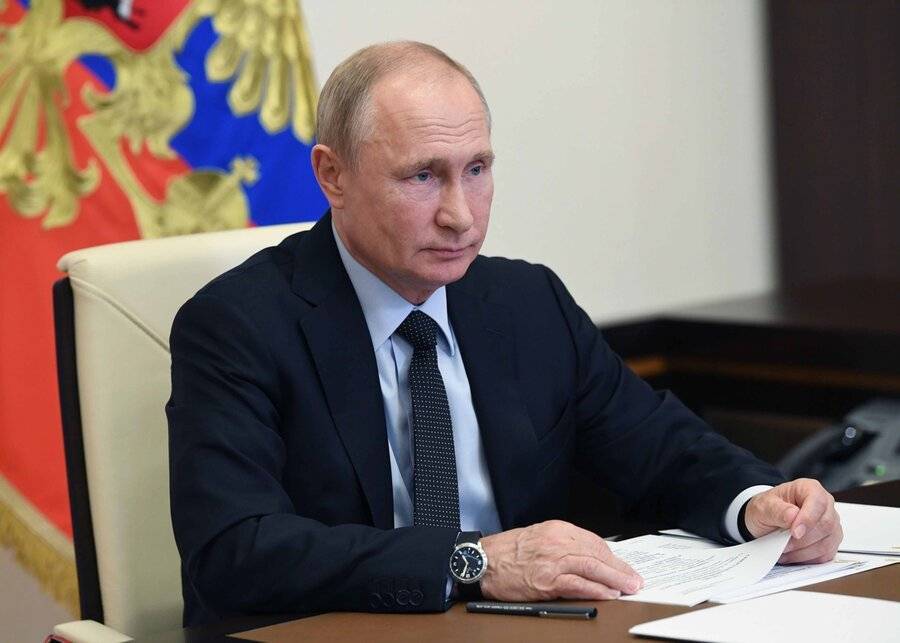 Владимир Путин - Дмитрий Песков - Возвращение Путина к обычному режиму работы "не за горами" – Песков - m24.ru - Россия