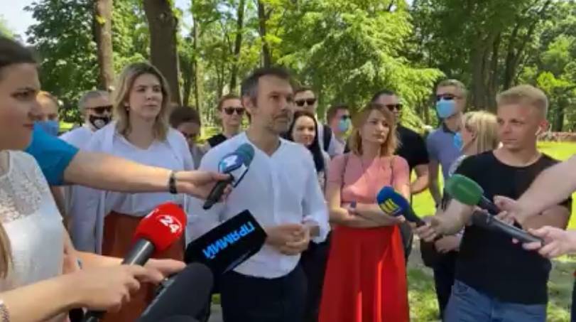 Святослав Вакарчук - «Сдался без боя»: поседевший Вакарчук повторно сбежал из Рады и обратился к украинцам - politeka.net - Голос