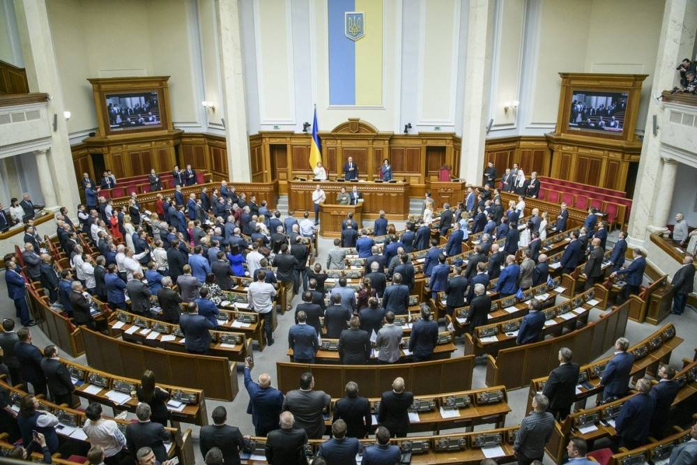 Сильно перетруждаются: депутаты Рады решили сократить себе рабочий день - politeka.net