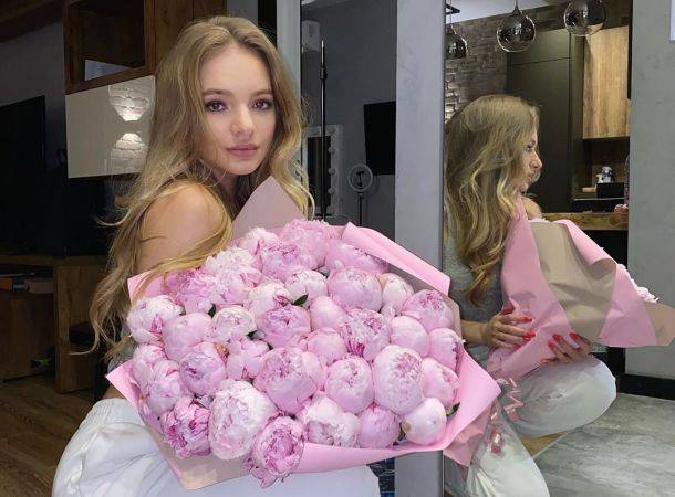 Владимир Путин - Дмитрий Песков - Елизавета Пескова - Дмитрий Певцов - Дочь Дмитрия Пескова показала фото с красавицей-мамой - bimru.ru