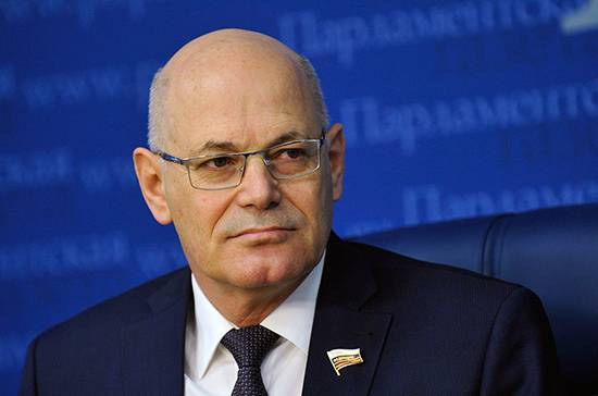 Владимир Круглый - Круглый взял на контроль обращения граждан по вопросам оказания плановой медпомощи - pnp.ru - Орловская обл.