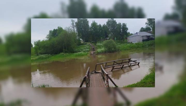 В Кашине дождями смыло все пешеходные мосты - vesti.ru - Тверь - Тверская обл.