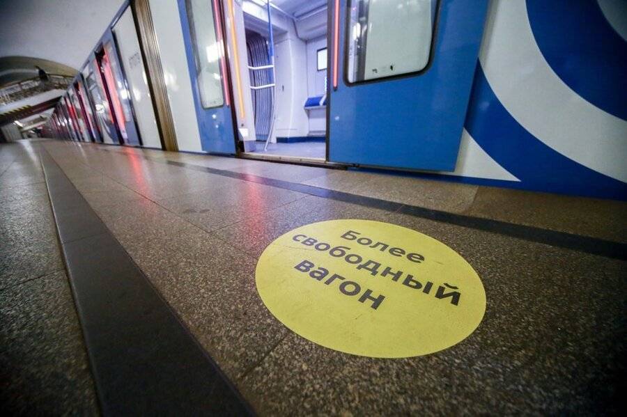 На 25 станциях метро появились стикеры с указанием свободных вагонов - m24.ru - Москва