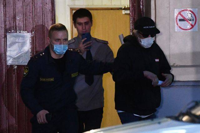 Михаил Ефремов - Сергей Захаров - РИА Новости: Ефремова повезли на допрос к следователям - aif.ru - Москва
