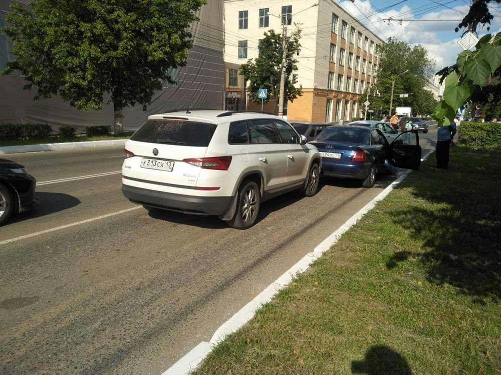В Саранске «Шкода» еле подтолкнула «Ауди»: пострадала пассажирка одной из машин - stolica-s.su - Саранск