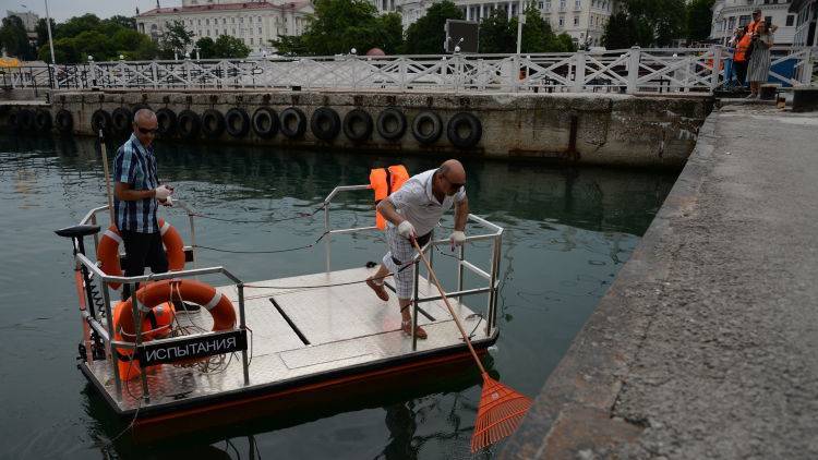 Катамаран-мусоросборник презентовали в Севастополе - фотофакт - crimea.ria.ru - Крым - Севастополь