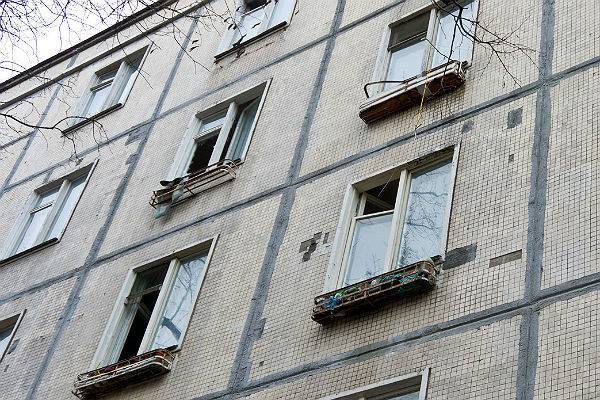 В Калужской области мальчик упал с 5-го этажа, спасаясь из отцовского плена - trud.ru - Москва - Калужская обл. - Киров