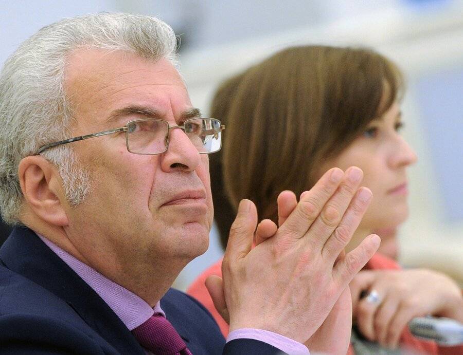 Евгений Ямбург - Заслуженный учитель РФ поддержал выдачу аттестатов без экзаменов - m24.ru - Москва - Россия