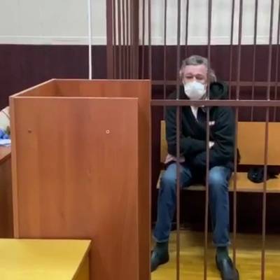 Сергей Захаров - Следователи допрашивают Ефремова по делам о ДТП и о сбыте ему наркотиков - radiomayak.ru - Рязанская обл.