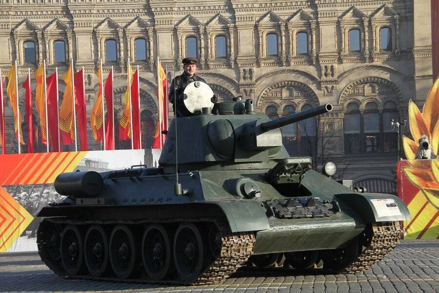 Сергей Шойгу - В параде Победы примут участие около 30 танков Т-34 - m24.ru - Россия
