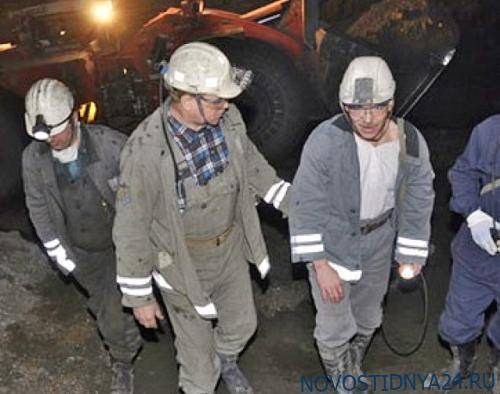 Шахтеры в ЛНР подняли бунт из-за долгов по зарплате - novostidnya24.ru - ЛНР