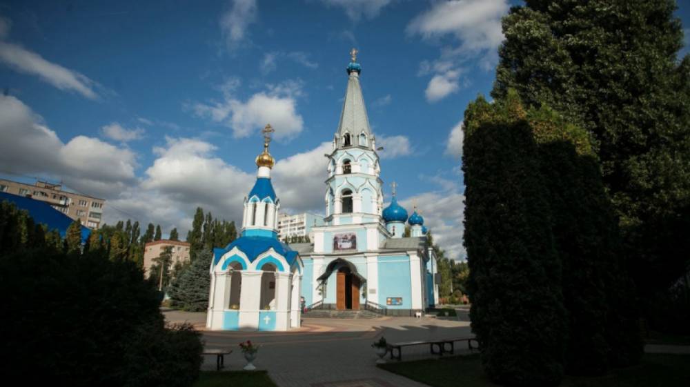 Храм в Воронеже возобновил работу после случаев заражения COVID-19 священника и певчей - vestivrn.ru - Воронеж