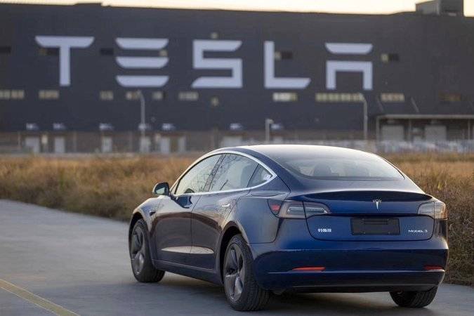 Илон Маск - Tesla стала самым дорогим автопроизводителем мира. Акции впервые превысили $1000 - minfin.com.ua - Киев