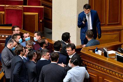 Владимир Зеленский - Дмитрий Разумков - На Украине оценили возможность проведения референдума по Донбассу - lenta.ru - Украина - Луганская обл. - Донецкая обл.
