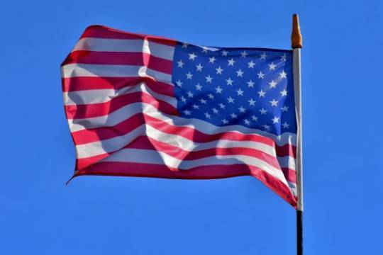 Дональд Трамп - Люди в капюшонах Ку-клукс-клана с флагами Трампа попытались прервать митинг против расизма - versia.ru - шт. Невада