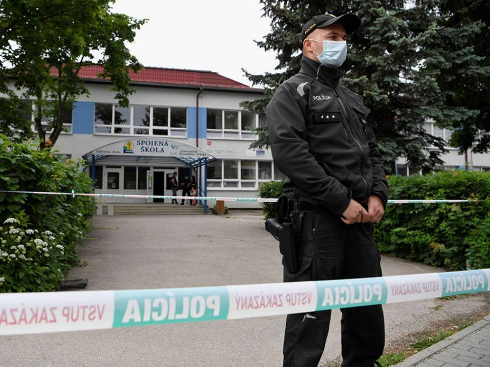 22-летний парень устроил резню в школе: трое человек получили ножевые ранения - golos.ua - Словакия
