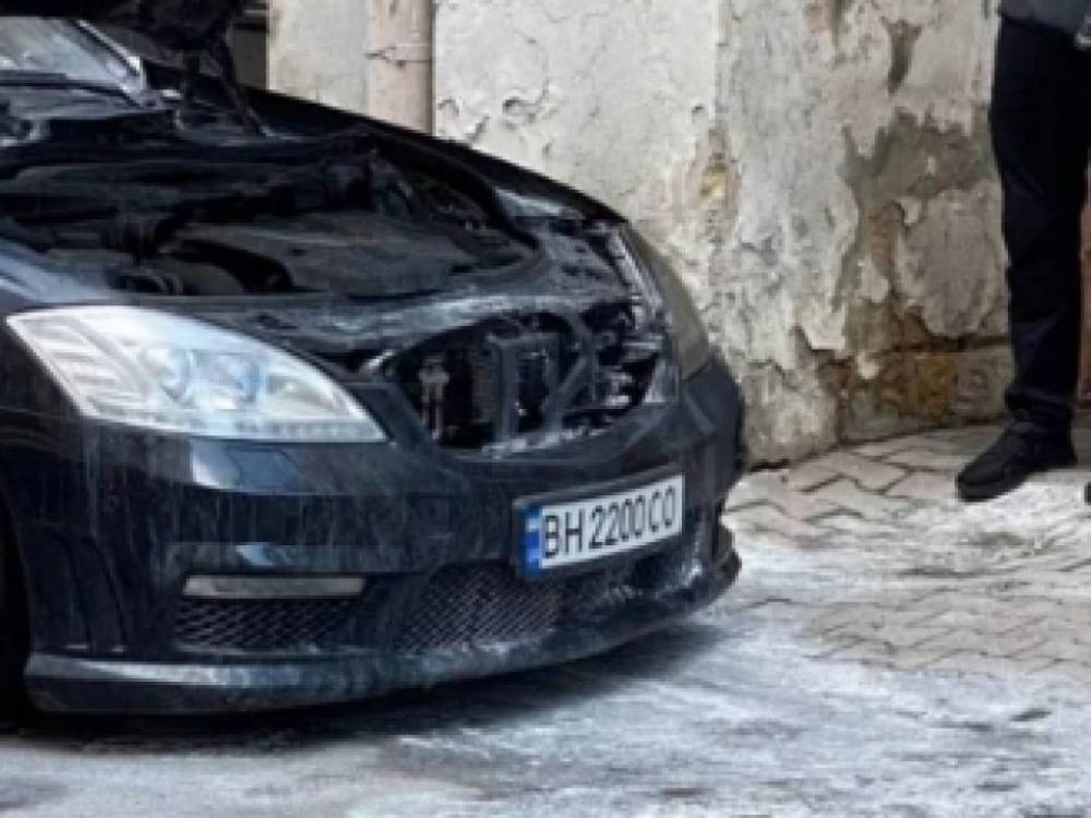 В Одессе произошла перестрелка и подожог Mercedes - golos.ua - Одесса