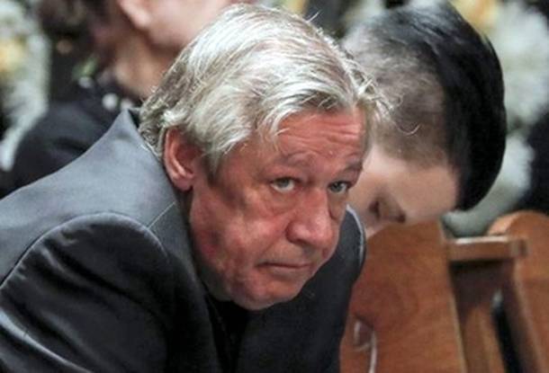 Михаил Ефремов - Андрей Малахов - Семья погибшего в ДТП с Ефремовым отказалась от помощи актера - nashe.orbita.co.il