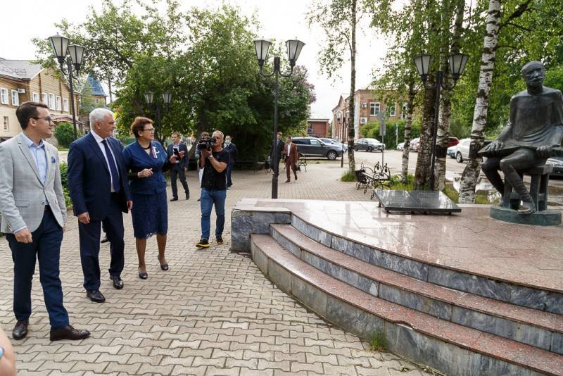 Владимир Уйба - Формирование комфортной среды в городах и селах будет отражено в комплексной программе развития Коми - Владимир Уйба - komiinform.ru - респ. Коми