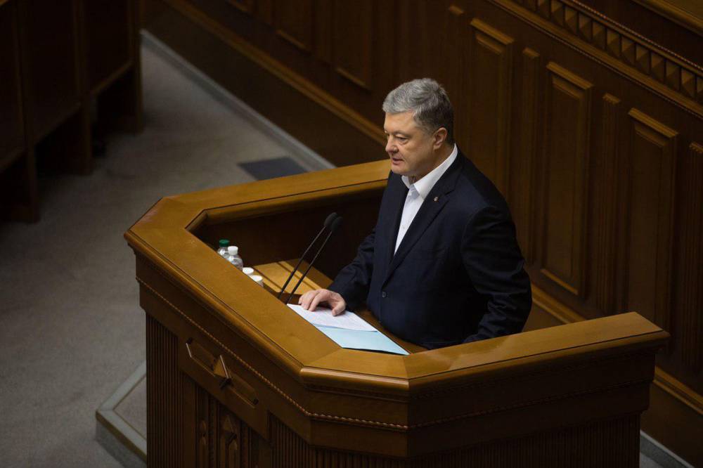 Владимир Зеленский - Петр Порошенко - Петро Порошенко - Владимир Александрович - Врагом является агрессор, который пришел с оружием — Порошенко призвал Зеленского к объединению сил для защиты Украины - prm.ua - Украина