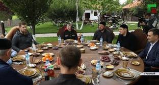 Рамзан Кадыров - Жители Чечни обратили внимание на игнорирование властями масочного режима - kavkaz-uzel.eu - респ. Чечня