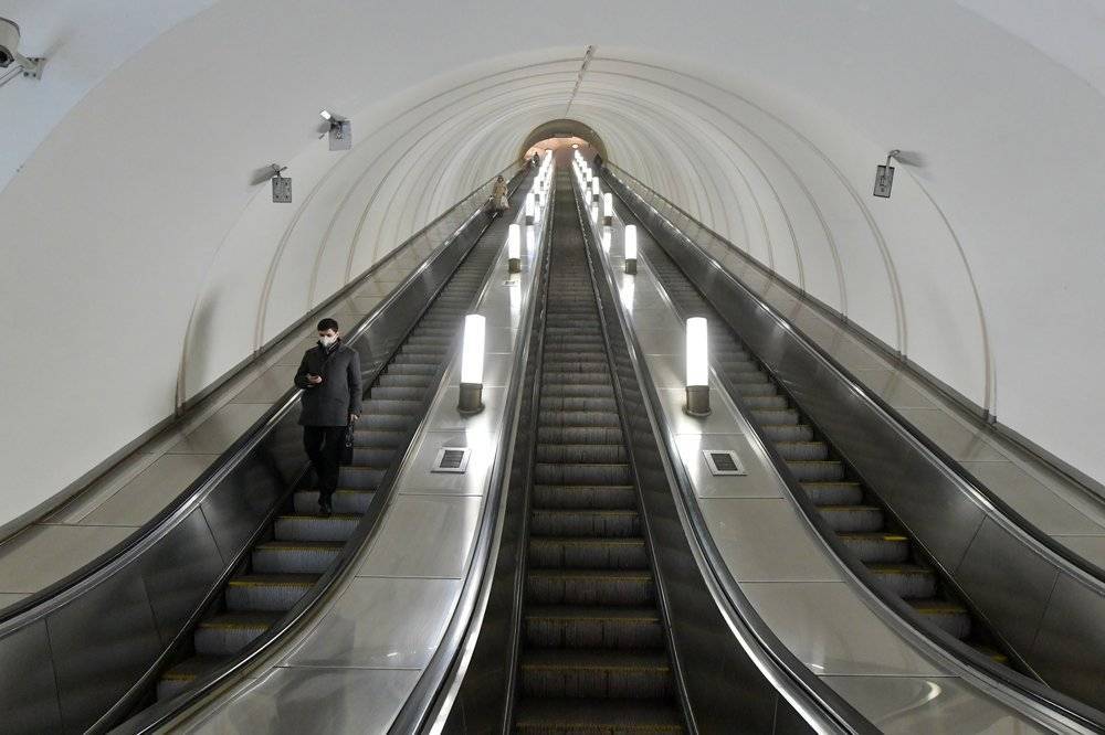 Максим Ликсутов - Двадцать семь эскалаторов московского метро отремонтировали с начала года - vm.ru - Москва