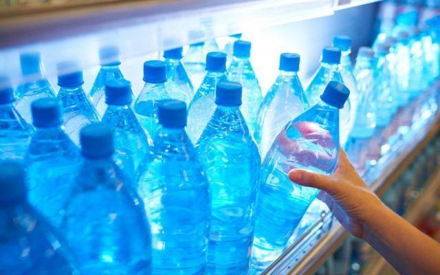 В воде одной из известных марок выявлено повышенное содержание нитратов - eadaily.com