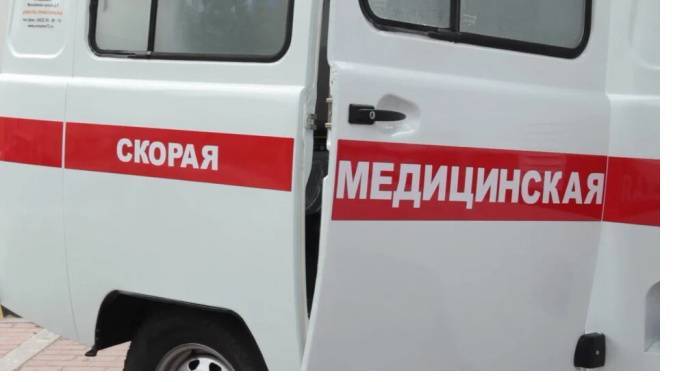 На Дороге Жизни "Митсубиси" съехал в кювет и намотался на дерево - piter.tv - Ленинградская обл. - р-н Всеволожский