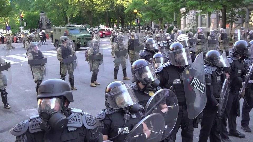 Дональд Трамп - В США все силы полиции брошены на подавление массовых акций протеста - 1tv.ru - США - Вашингтон - Нью-Йорк - Миннеаполис