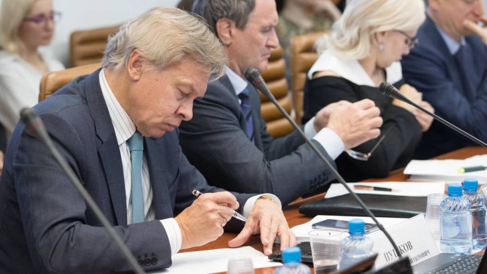 Алексей Пушков - Алексей Резников - Пушков назвал «мертворожденной» затею Киева проводить переговоры по Донбассу без России - riafan.ru - Москва - Россия - США - Украина - Киев - Англия