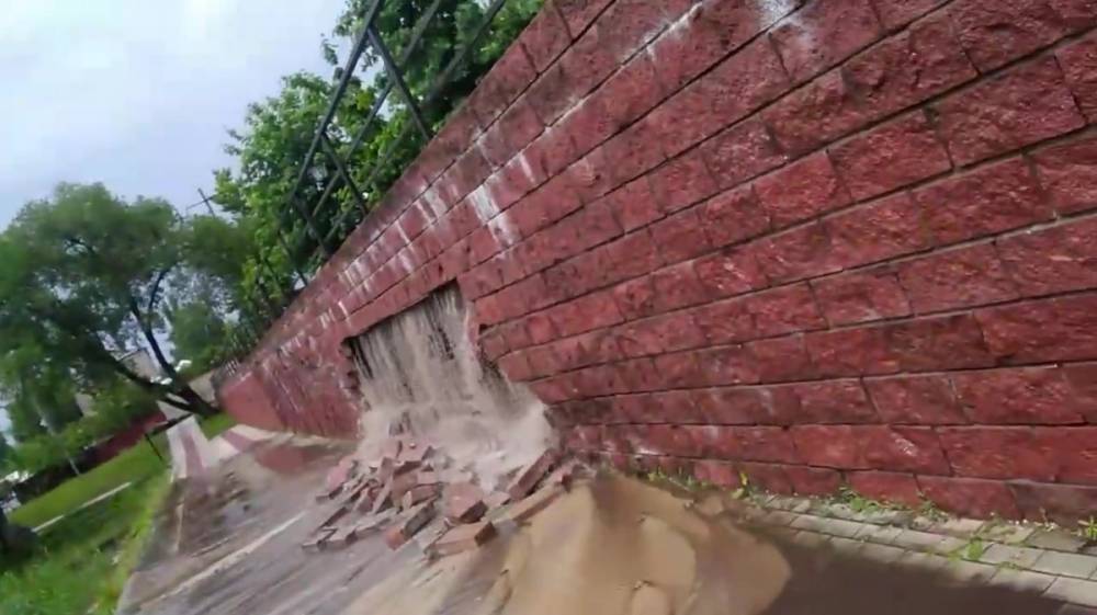 В Воронеже из стены обновлённого сквера «вырвался» водопад - vestivrn.ru - Воронеж