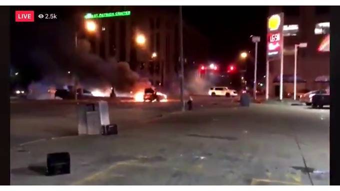 В Сент-Луисе протестующие обстреляли полицейских - piter.tv - США - Сент-Луис