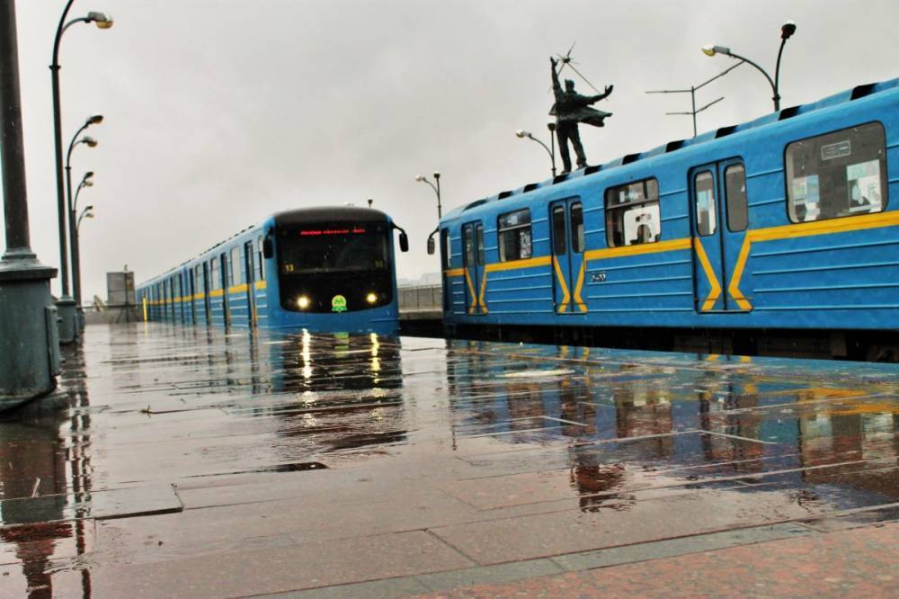 Киевский метрополитен начал применять ограничения на некоторых станциях из-за увеличения количества пассажиров - vkcyprus.com - Украина