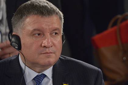 Владимир Зеленский - Арсен Аваков - Евгений Шевченко - В партии Зеленского призвали «людей с яйцами» отправить в отставку Авакова - lenta.ru - Украина