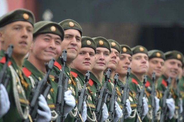 Сергей Шойгу - К параду Победы в Москве привлекут военных с иммунитетом к коронавирусу - aif.ru - Москва - Россия