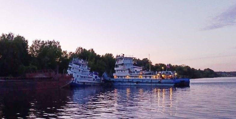 Судно с нефтепродуктами частично затонуло под Городцом - vgoroden.ru - окр.Приволжский