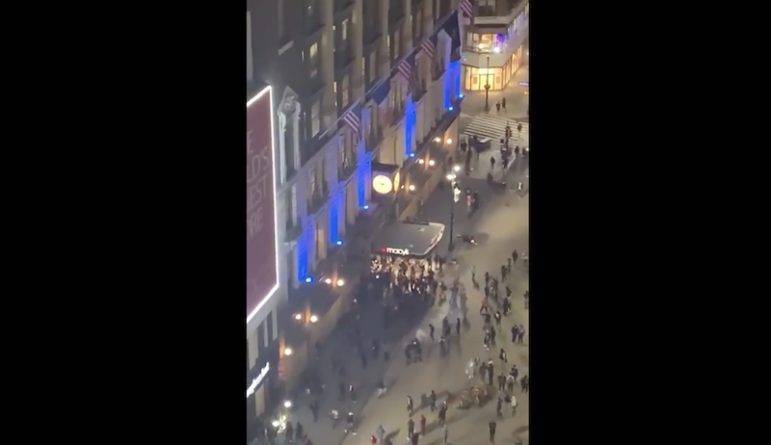 Вандалы разграбили знаменитый магазин Macy's в Нью-Йорке во время протестов - usa.one - Нью-Йорк