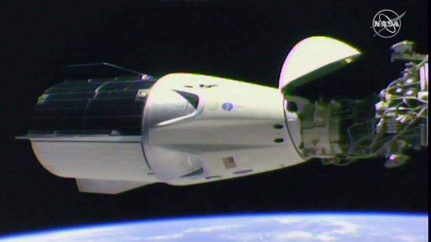 Crew Dragon доставил на МКС работы художника стрит-арта - 5-tv.ru - США